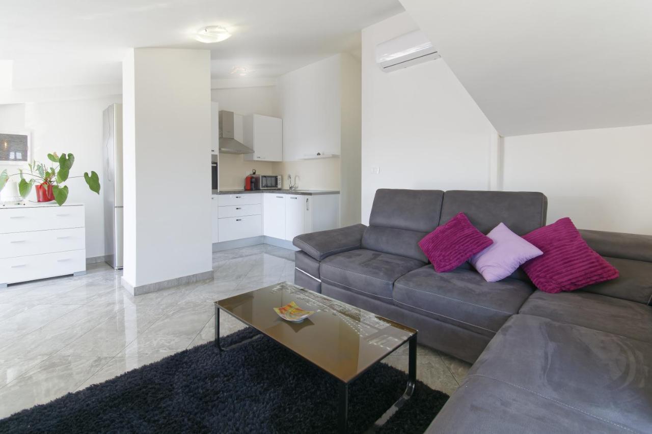 Apartments Goran By Rent Istria Umag Exterior photo